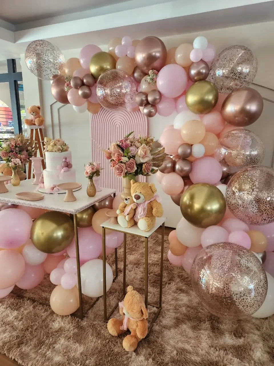 Detalhes delicados de festa com ursinhos